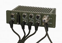 Шестиканальный автомобильный видеорегистратор «Трал Авто 2.6» — вид с подключенными разъёмами